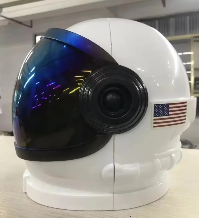 Casco de astronauta con visera móvil
